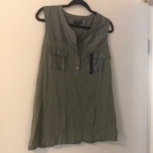 Brand new sleeveless Banana Republic top